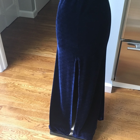 Winter formal? Lulu’s PERFECT stretch velvet dress - Picture 4 of 8